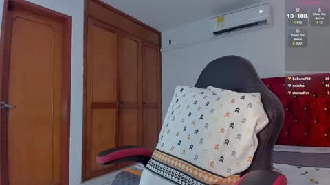 Mia online show from March 2025 03:45:02 PM