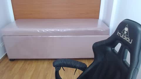 Snapshot of catalina25_t chatting on October 2025 08:42:02 PM catalina25_t online show from October 2025 08:42:02 PM