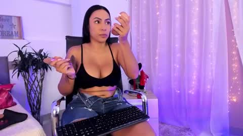 Snapshot of catalinamuss_ chatting on January 2025 01:35:02 PM Catalina online show from January 2025 01:35:02 PM