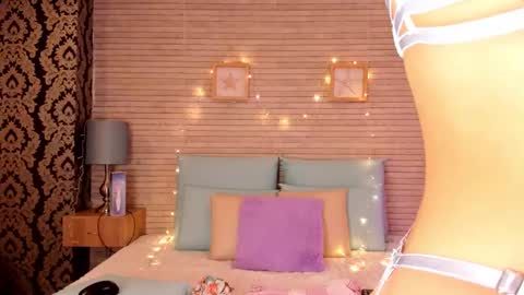 Snapshot of catalinnathompson chatting on December 2024 12:02:01 PM CatalinnaThompson online show from December 2024 12:02:01 PM