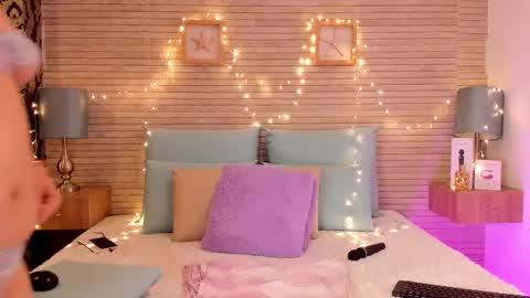 Snapshot of catalinnathompson chatting on December 2024 06:09:02 PM CatalinnaThompson online show from December 2024 06:09:02 PM