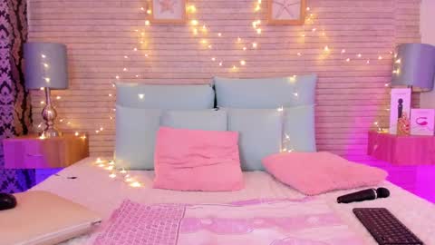 Snapshot of catalinnathompson chatting on December 2024 03:04:02 PM CatalinnaThompson online show from December 2024 03:04:02 PM