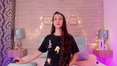 Snapshot of catalinnathompson chatting on December 2024 06:05:01 PM CatalinnaThompson online show from December 2024 06:05:01 PM