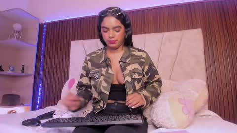 catalleya_f online show from May 2026 08:02:02 PM