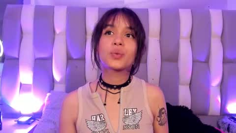 Snapshot of catarsiss_moon chatting on December 2024 09:13:01 PM Cat online show from December 2024 09:13:01 PM