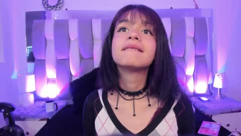 Snapshot of catarsiss_moon chatting on December 2024 12:33:02 PM Cat online show from December 2024 12:33:02 PM