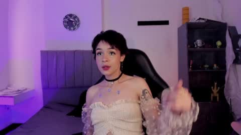 Snapshot of catarsiss_moon chatting on January 2025 09:07:01 PM Cat online show from January 2025 09:07:01 PM