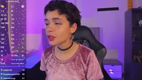 Snapshot of catarsiss_moon chatting on February 2025 09:39:01 PM Cat online show from February 2025 09:39:01 PM