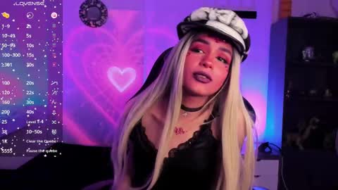 Snapshot of catarsiss_moon chatting on February 2025 08:37:01 PM Cat online show from February 2025 08:37:01 PM