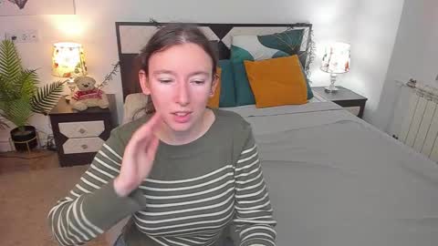 Catrin online show from October 2025 07:37:02 AM