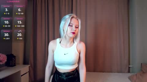 Snapshot of cathiearzabala chatting on March 2026 11:04:01 AM Mia online show from March 2026 11:04:01 AM