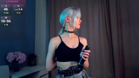 Snapshot of cathiearzabala chatting on April 2026 11:08:01 AM Mia online show from April 2026 11:08:01 AM