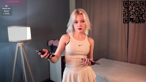 Snapshot of cathiearzabala chatting on April 2026 11:10:01 AM Mia online show from April 2026 11:10:01 AM