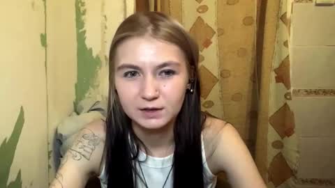 Snapshot of catinagaznes chatting on October 2025 10:22:01 PM Lola online show from October 2025 10:22:01 PM