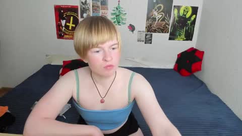 cattie_w_ online show from April 2026 01:26:01 AM