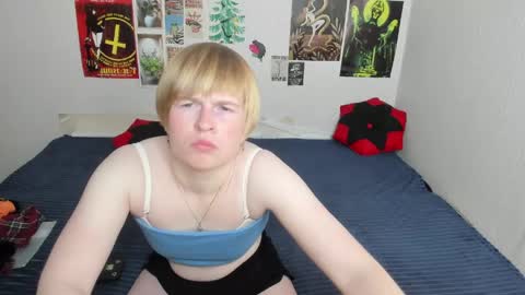 cattie_w_ online show from May 2026 01:11:02 AM