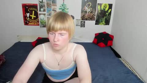 cattie_w_ online show from May 2026 01:56:01 AM
