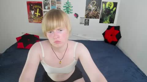 Snapshot of cattie_w_ chatting on June 2026 01:19:01 AM cattie_w_ online show from June 2026 01:19:01 AM