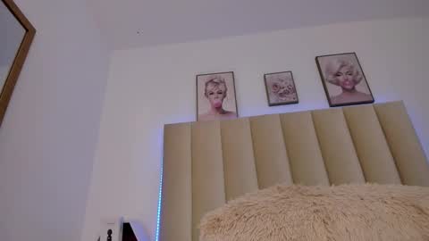 Snapshot of catvalentinee_ chatting on October 2025 09:43:01 AM catvalentinee_ online show from October 2025 09:43:01 AM