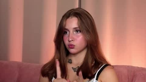 Lina  online show from September 2025 07:17:02 PM