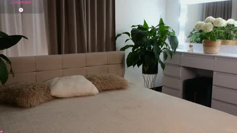 cecillaj online show from May 2026 08:25:01 PM