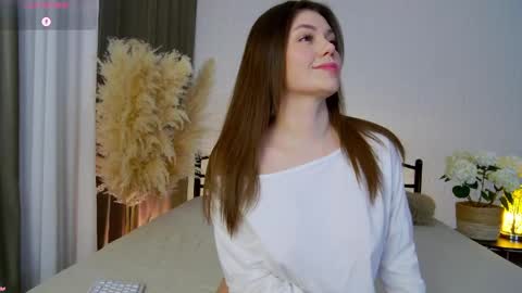 cecillaj online show from May 2026 08:25:01 PM