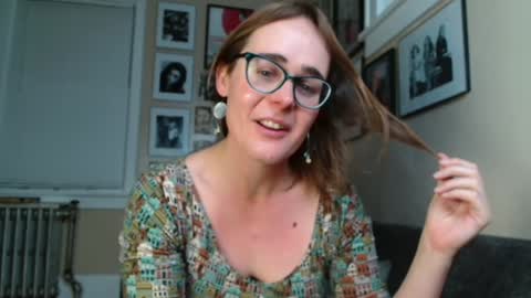 Snapshot of cecilysaintclaire chatting on December 2024 02:38:02 PM Cecily Saint Claire online show from December 2024 02:38:02 PM