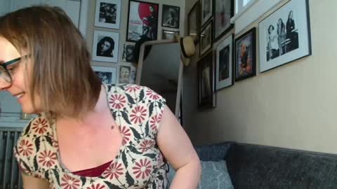 Snapshot of cecilysaintclaire chatting on December 2024 01:38:02 PM Cecily Saint Claire online show from December 2024 01:38:02 PM