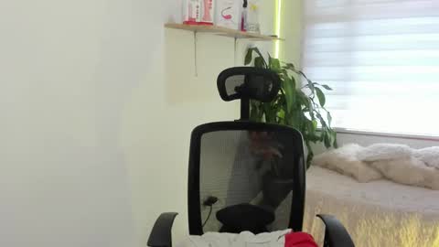 celeste_bonnet1 online show from September 2025 07:39:02 PM