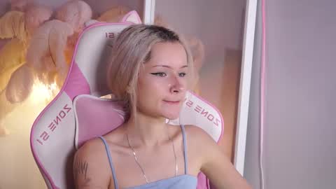 Snapshot of celeste_eyes0n chatting on October 2025 08:53:02 PM Celeste online show from October 2025 08:53:02 PM