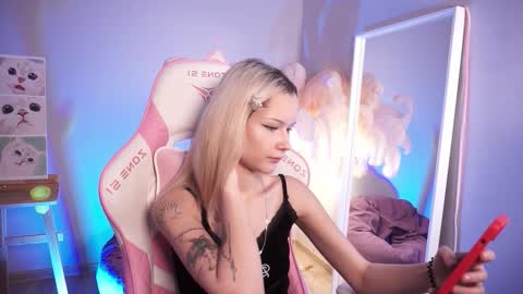 Snapshot of celeste_eyes0n chatting on October 2025 08:37:02 PM Celeste online show from October 2025 08:37:02 PM