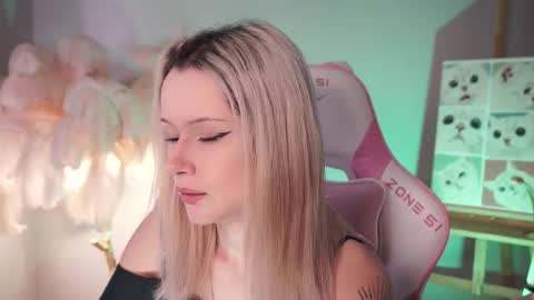 Snapshot of celeste_eyes0n chatting on November 2025 08:44:01 PM Celeste online show from November 2025 08:44:01 PM