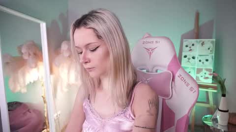 Snapshot of celeste_eyes0n chatting on November 2025 08:44:01 PM Celeste online show from November 2025 08:44:01 PM