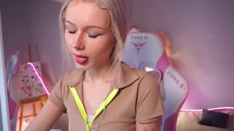 Snapshot of celeste_eyes0n chatting on November 2025 08:36:02 PM Celeste online show from November 2025 08:36:02 PM