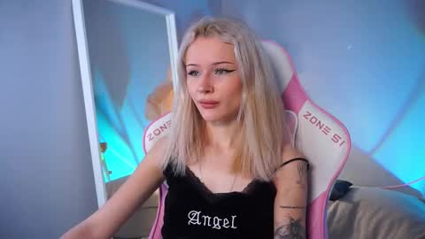 Snapshot of celeste_eyes0n chatting on November 2025 08:46:02 PM Celeste online show from November 2025 08:46:02 PM