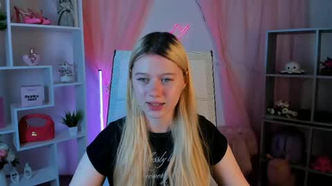 your cute kitty online show from May 2026 06:49:01 PM