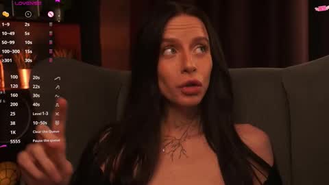 Casey online show from November 2025 09:48:01 PM