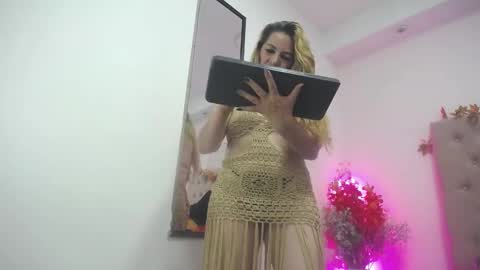 Snapshot of chalotte_grey chatting on January 2025 05:34:02 AM Charlotte Grey online show from January 2025 05:34:02 AM