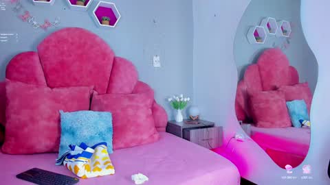 Snapshot of chaneladamss_ chatting on February 2025 02:05:02 AM C H A N E L online show from February 2025 02:05:02 AM