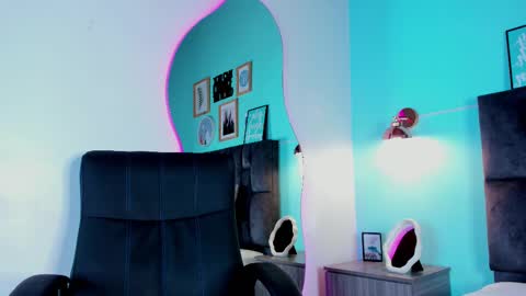 Snapshot of chaneladamss_ chatting on February 2025 12:30:01 AM C H A N E L online show from February 2025 12:30:01 AM