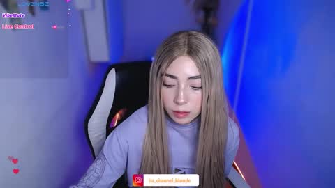 Snapshot of channel_blonde_a chatting on November 2025 07:49:02 PM channel_blonde_a online show from November 2025 07:49:02 PM