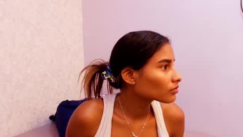 Raquel  online show from October 2025 12:00:02 PM