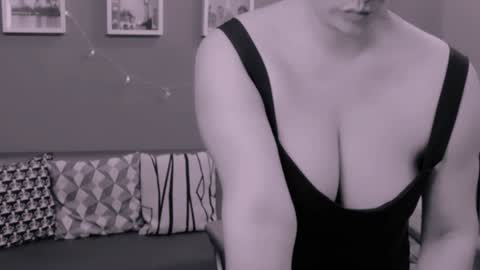 The Queen online show from December 2024 01:13:01 AM