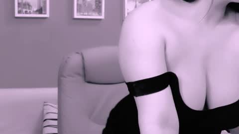 The Queen online show from March 2025 07:04:02 PM