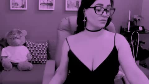 The Queen online show from April 2026 08:00:02 PM