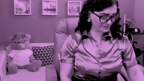 The Queen online show from April 2026 06:36:02 PM