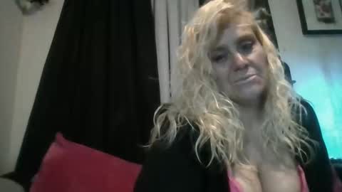 Snapshot of chaosangel33 chatting on October 2025 11:05:01 AM Ms. Behaving online show from October 2025 11:05:01 AM