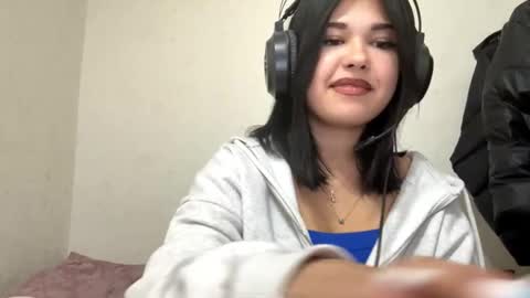 Snapshot of charalilleberg chatting on December 2025 05:07:01 PM Lola online show from December 2025 05:07:01 PM