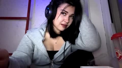 Snapshot of charalilleberg chatting on December 2025 01:37:02 PM Lola online show from December 2025 01:37:02 PM