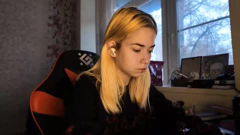 Snapshot of charleneschonert chatting on November 2025 07:30:01 AM Nancy online show from November 2025 07:30:01 AM